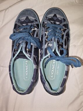 Barrett Low-Top sneakers in a multi tone blue signature monogram canvas